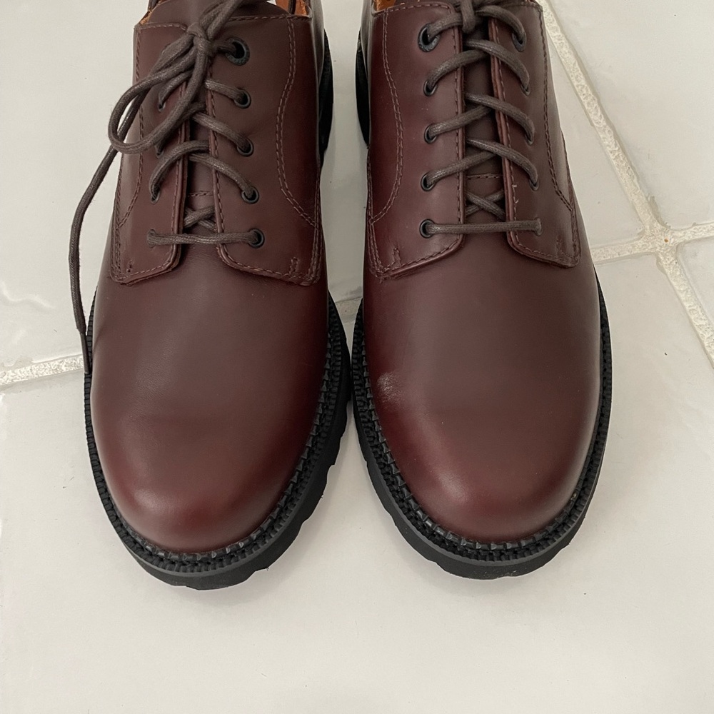 Rockport Brown Oxford Shoes with Timeless Elegance